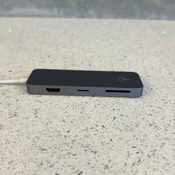 Charjen Pro premium hub. Compatible with all USB-C laptops tablets, and phones. - Picture 3 of 7